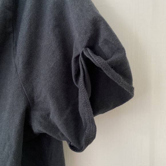 Basic Tee with Pocket - Picture 3 of 4